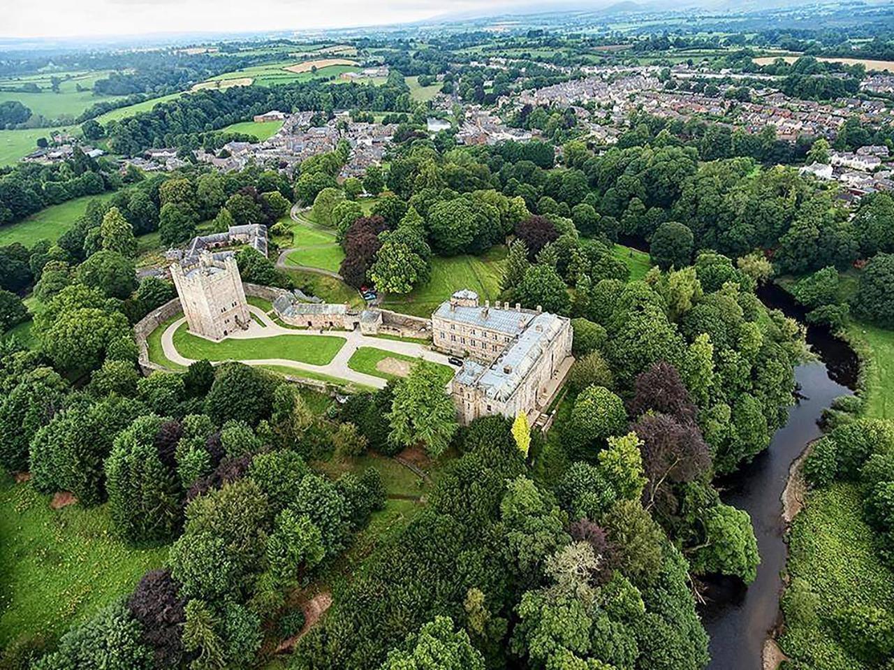ホテル Appleby Castle エクステリア 写真